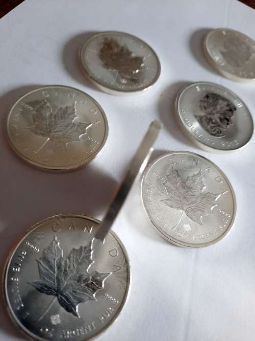 1 OZ Silver Canadian Maple Coin, 7 available,  PURE SILVER !!! BID PER COIN !!!