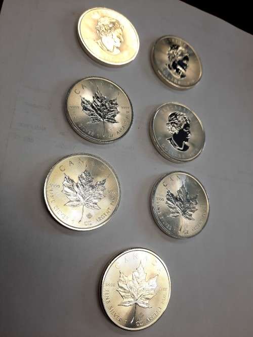 1 OZ Silver Canadian Maple Coin, 7 available,  PURE SILVER !!! BID PER COIN !!!