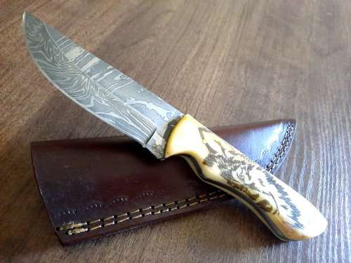 Handmade Damascus steel HUNTING Knife with Camel Bone handle scales, Crazy R1 start.