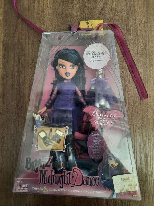 BRATZ Midnight Dance, Collectible MASK & CAPE, BONUS DOLL STAND, Sealed as per photos.