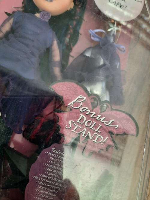 BRATZ Midnight Dance, Collectible MASK & CAPE, BONUS DOLL STAND, Sealed as per photos.