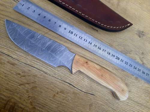 Handmade Damascus steel HUNTING Knife with Wooden handle scales. The exact knife you will receive.