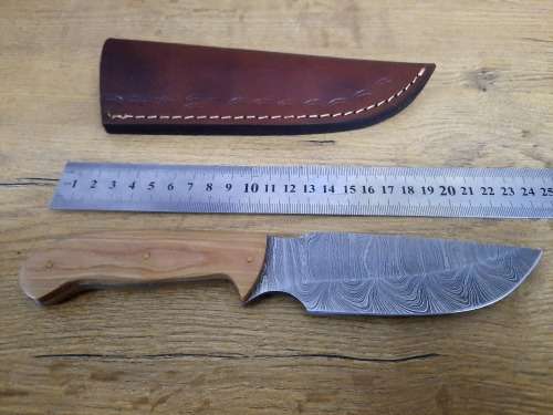 Handmade Damascus steel HUNTING Knife with Wooden handle scales. The exact knife you will receive.