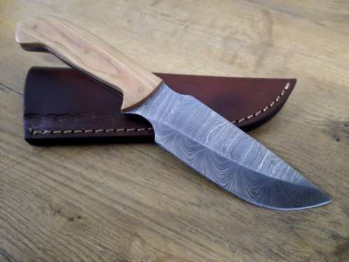 Handmade Damascus steel HUNTING Knife with Wooden handle scales. The exact knife you will receive.