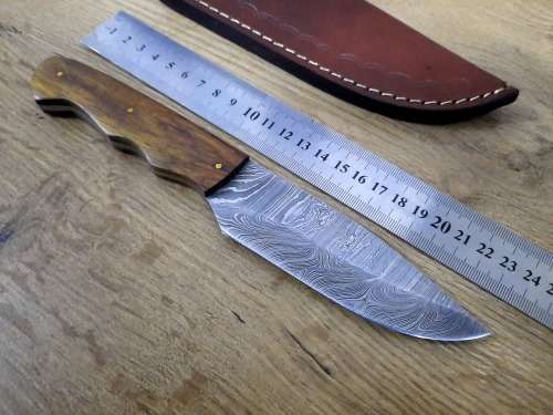 Handmade Damascus steel HUNTING Knife with Wooden handle scales. The exact knife you will receive.