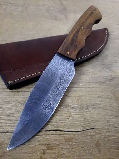 Handmade Damascus steel HUNTING Knife with Wooden handle scales. The exact knife you will receive.