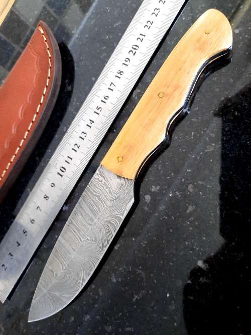 Handmade Damascus steel HUNTING Knife with Wooden handle scales. The exact knife you will receive.