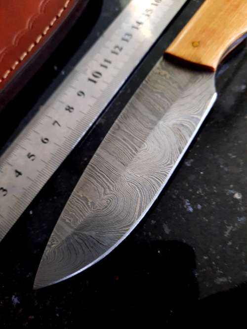 Handmade Damascus steel HUNTING Knife with Wooden handle scales. The exact knife you will receive.