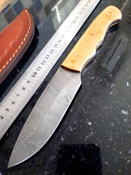 Handmade Damascus steel HUNTING Knife with Wooden handle scales. The exact knife you will receive.