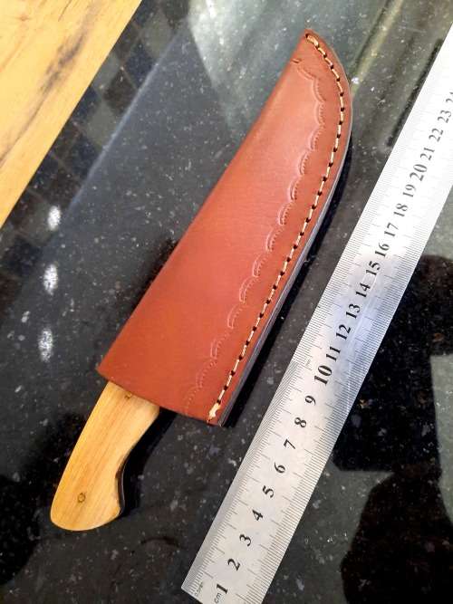 Handmade Damascus steel HUNTING Knife with Wooden handle scales. The exact knife you will receive.