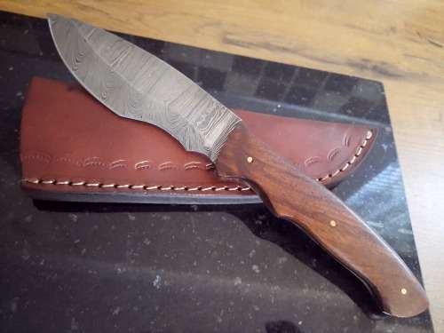 Handmade Damascus steel HUNTING  knife with Wooden handle scales. Please read description.