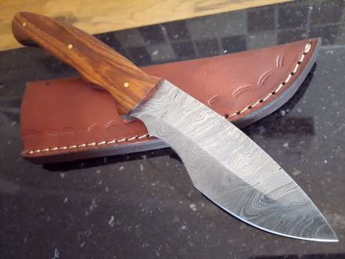 Handmade Damascus steel HUNTING  knife with Wooden handle scales. Please read description.