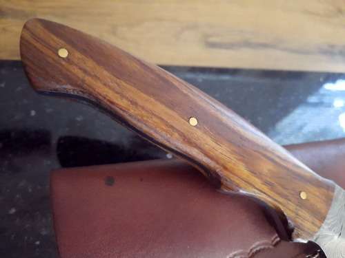 Handmade Damascus steel HUNTING  knife with Wooden handle scales. Please read description.