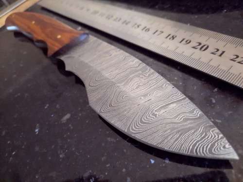 Handmade Damascus steel HUNTING  knife with Wooden handle scales. Please read description.