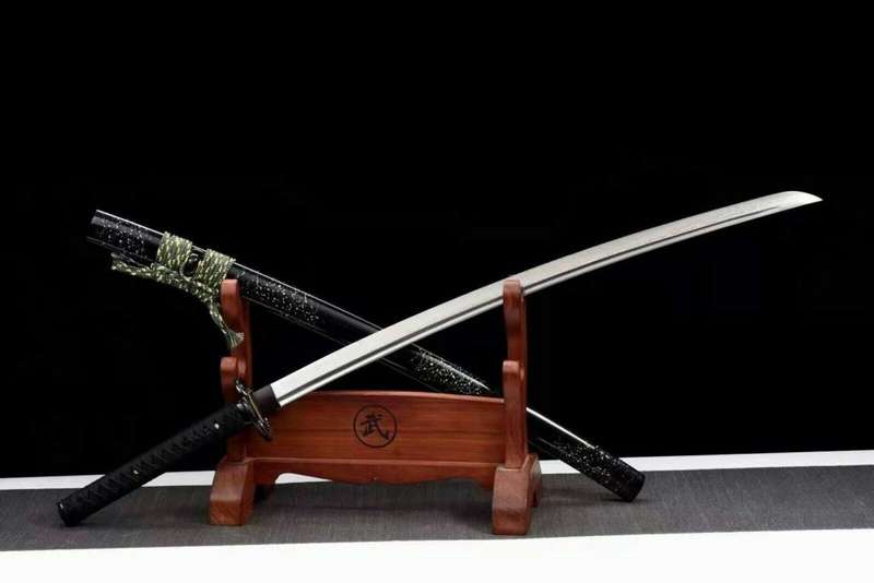Handmade Damascus Folded Steel Clay Tempered, Japanese Samurai Katana. 3-4 Weeks after order.