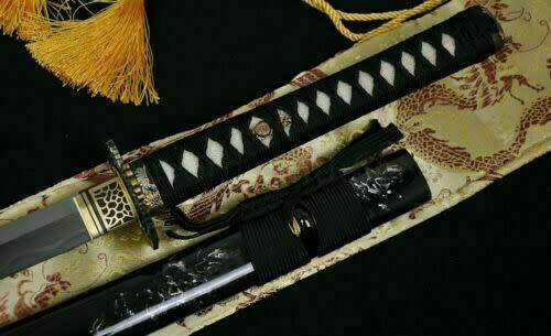 Handmade Damascus Folded Steel Clay Tempered, Japanese Samurai Katana. 3-4 Weeks after order.