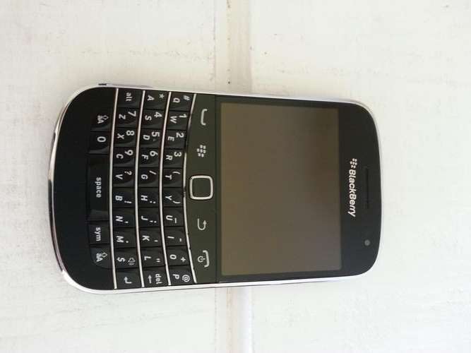 Blackberry Bold Touch 9900 - Black