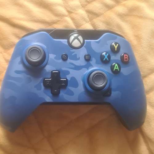 Xbox one controller. Camo Blue