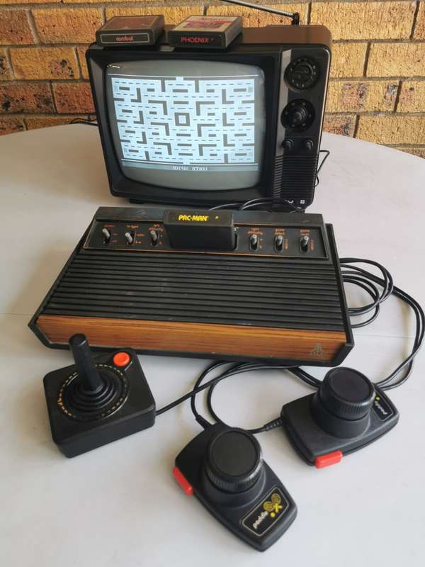 Atari 2600 with TV (ready to play)