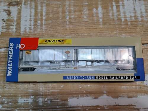 Ho flat car with 2xflexi van load
