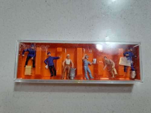 HO station workers