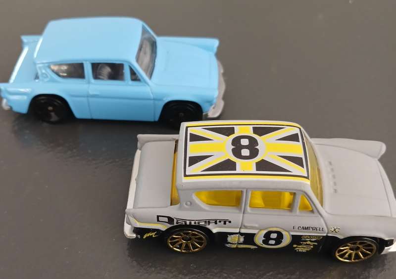 Hot wheels ford anglia 105e x2