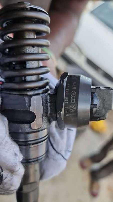 Set of 4 VW 1.9 Tdi injectors. Serviced and cleaned at Bosch.