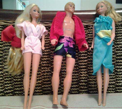 2x Barbie dolls and 1 x Ken dol
