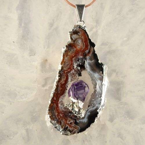 UNIQUE AGATE DRUZY WITH IMPLANTED AMETHYST PLUS A 925 STERLING SILVER CHAIN 22INCH