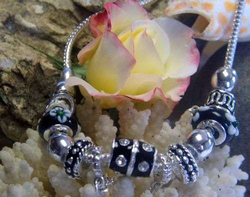 STUNNING PAMDORA BEADED BRACELET WITH 4 CHARMS
