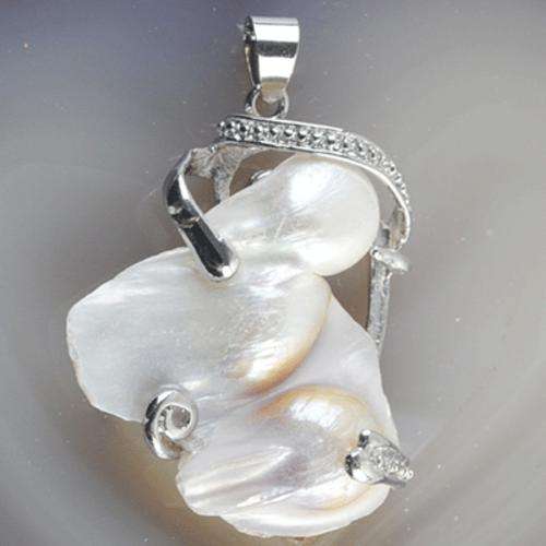 NATURAL BAROQUE PEARL PENDANT 36MMX29MM