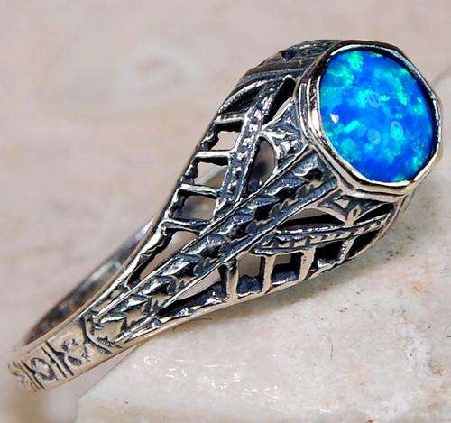 A BEAUTIFUL BLUE FIRE OPAL SET IN 925 STAMPED STERLING SILVER SIZE 6.5