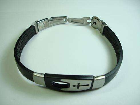 MANS STAINLESS STEEL 316L SILVER AND BLACK ION SILICONE BRACELET