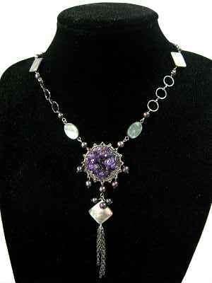 BLACK FRESH WATER PEARL NECKLACE WITH AMETHYST STONES AND MOP NECKLACE