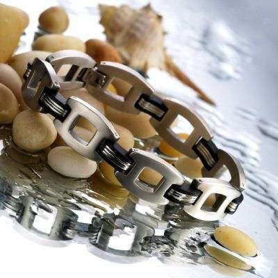 MAGNIFICANTLY DESIGNED MENS STAINLESS STEEL 316L SILVER AND BLACK LINKED BRACKLET