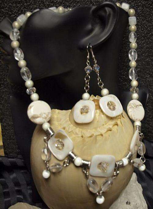 ROXSHELL'S GEMSTONE, SWAROVSKI and CRYSTAL NECKLACE with **FREE** MATCHING EARINGS SET