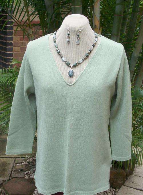 KNITTED PULLOVER 3.4 SLEEVES LIGHT SUMMER WEIGHT SIMPLE V NECK