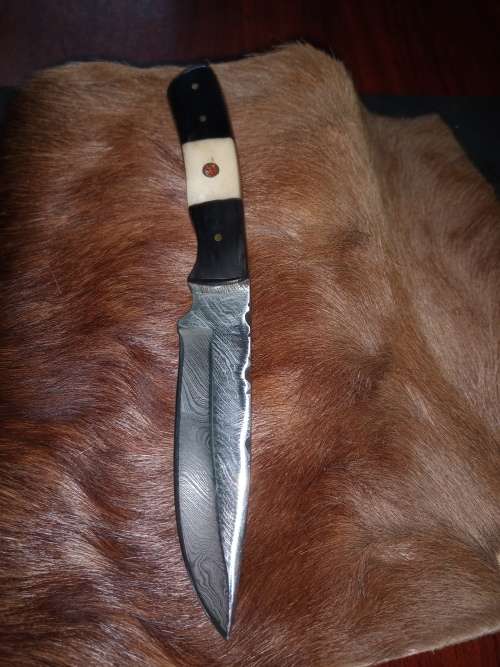 DAMASCUS STEEL HUNTING KNIFE