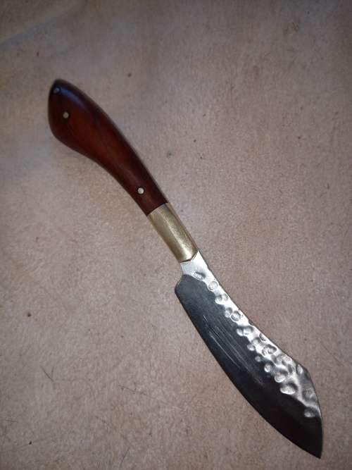 HUNTING KNIFE WITH STAINLESS STEEL FULL TANG BLADE AND HANDMADE HANDLE AND LEATHER SCABBARD