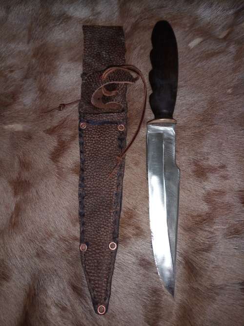 HUNTING KNIFE WITH HANDMADE HANDLE AND LEATHER SCABBARD
