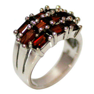 Amazing 925 Sterling Silver Ring With Genuine Garnet Gemstone