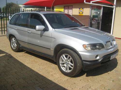 BMW X5 4.4i V8 2002 MODEL. AUTO. CODE 3 . SELLING AS IS! NEEDS ATTENTION