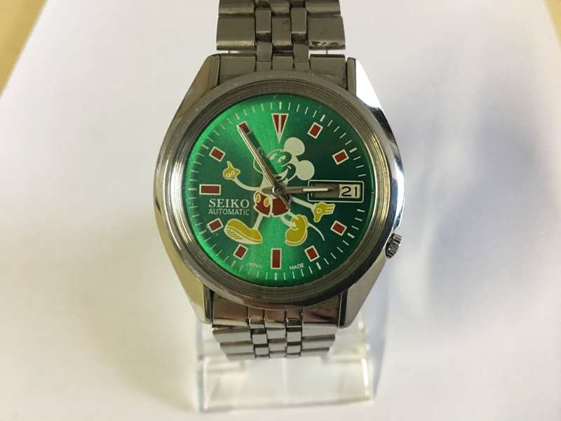 VINTAGE SEIKO 5 MICKY MOUSE AUTOMATIC DAY & DATE WRIST WATCH FOR MEN IN EXCELLENT CONDITION