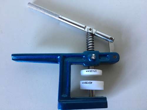 Watchmakers crystal/case press with nylon dies