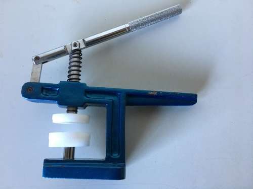 Watchmakers crystal/case press with nylon dies