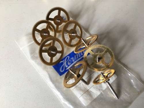 Clock mainspring barrels, center & intermediate wheels