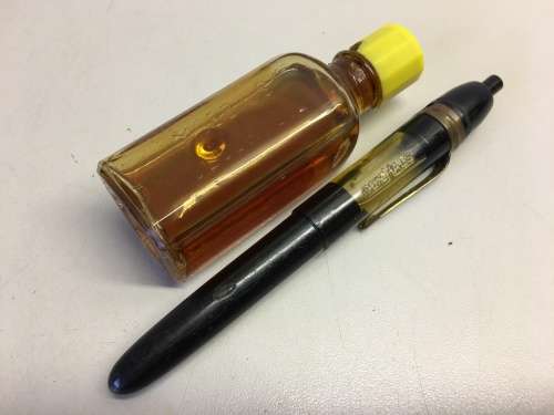 Clock precision oiler with Moebius oil