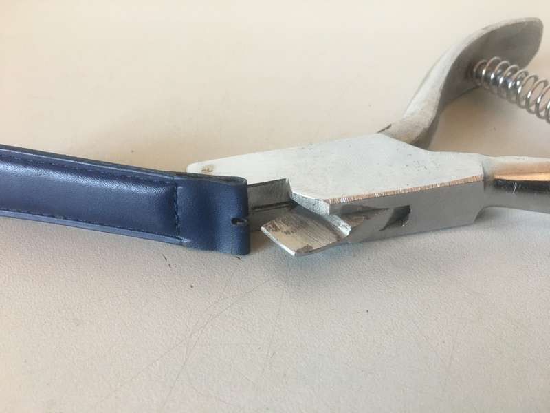 Watchstrap buckle notch cutter