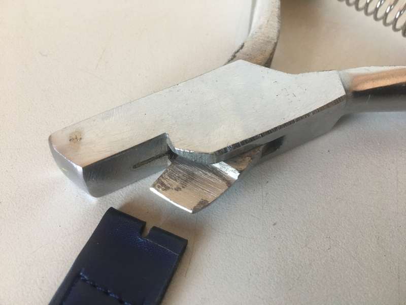 Watchstrap buckle notch cutter