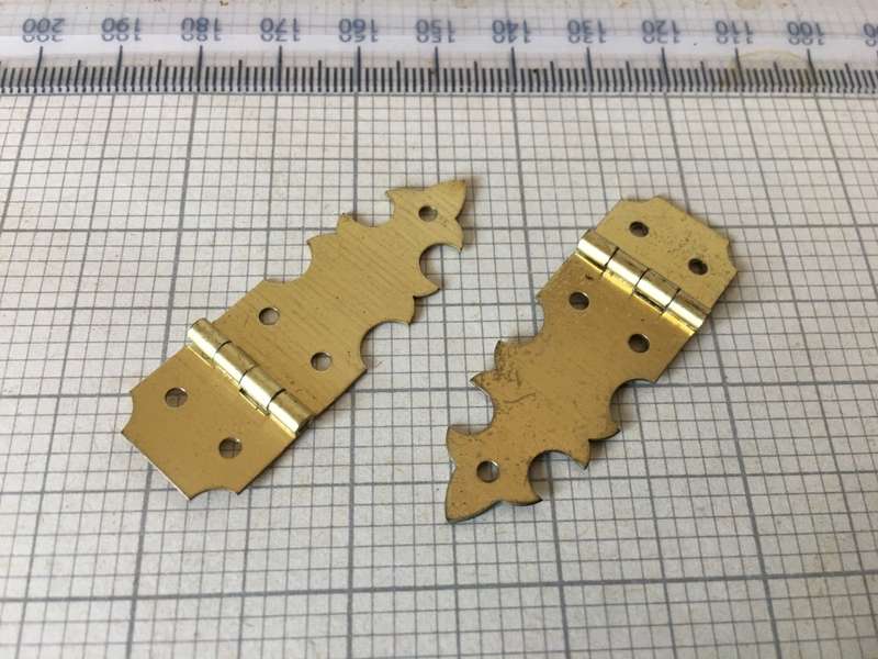 Small brass hinges - 16mm